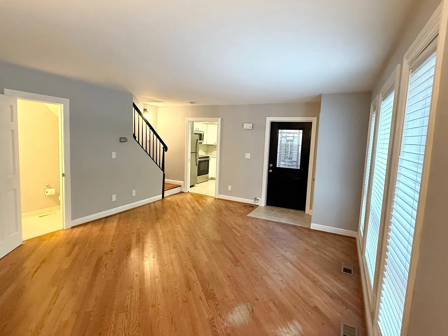 2 bed, 1.5 bath, 1008 sqft, $4,200 — Photo 4
