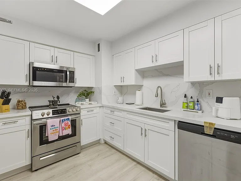 9195 Collins Ave #404 — Photo 12