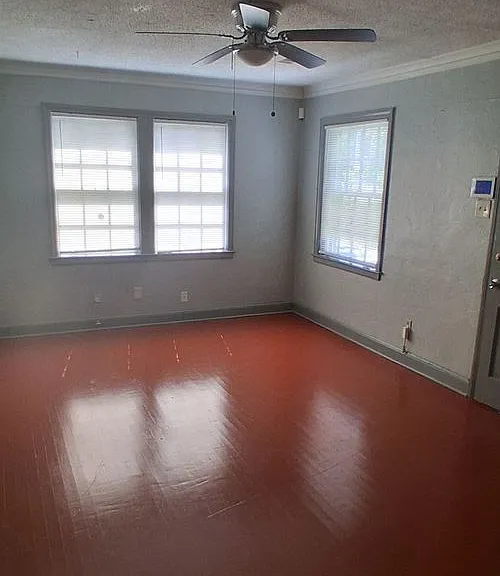 512 S Pkwy E — Photo 2