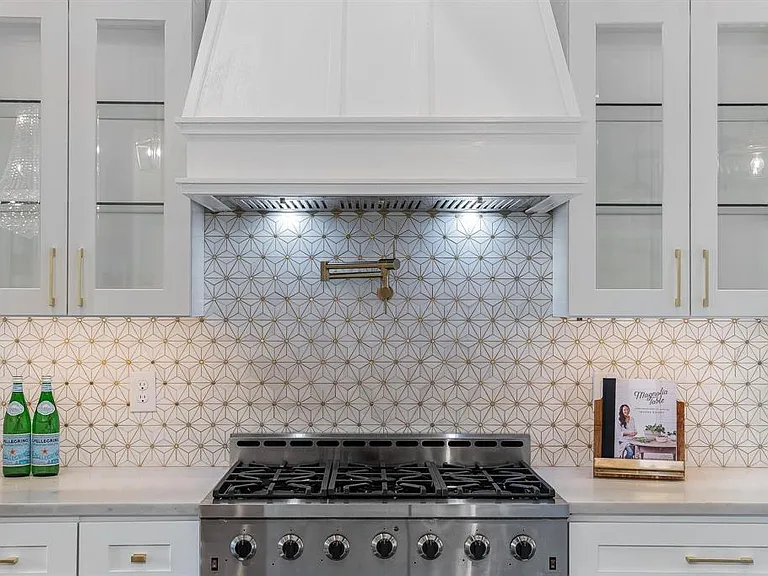 1601 Windsong Trl — Photo 10