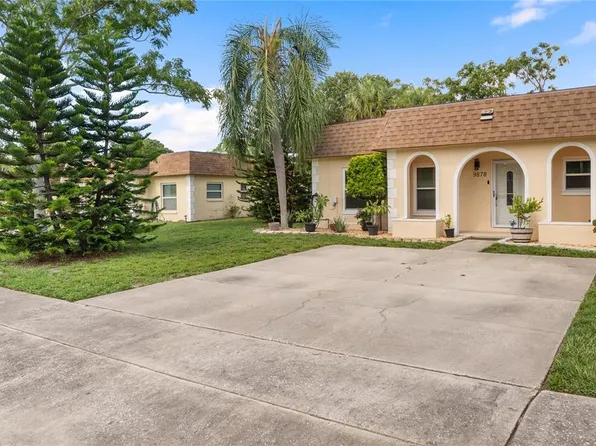 9878 86th St, Seminole, FL 33777