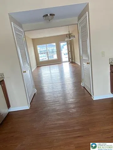 251 Huntington Ln — Photo 3