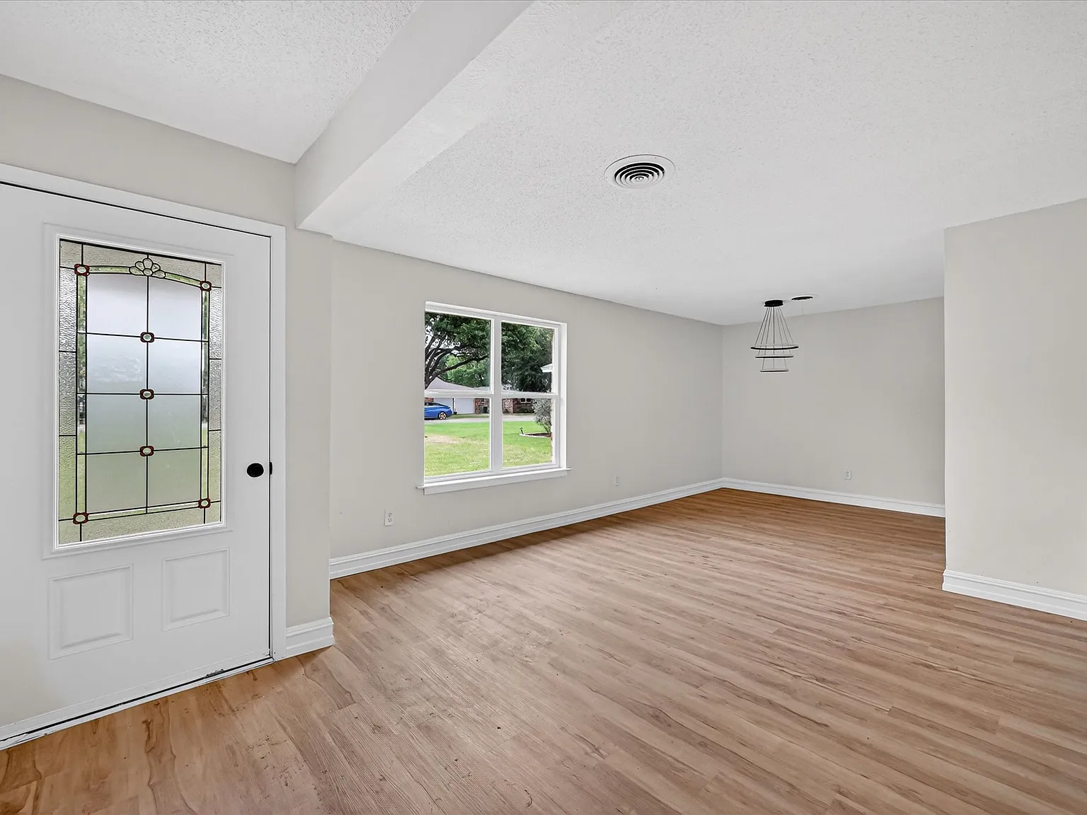 3 bed, 1661 sqft, $1,745 — Photo 3