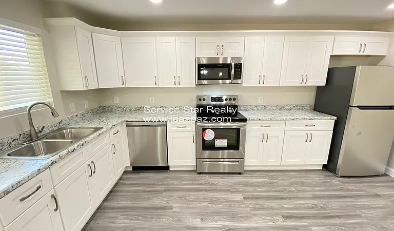 5936 W Seldon Ln — Photo 16