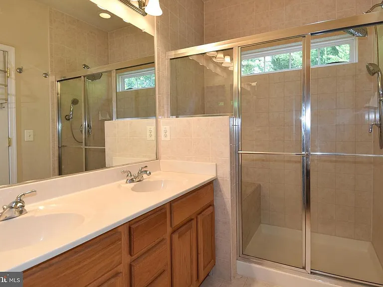 7810 Locust Leaf Ln — Photo 34