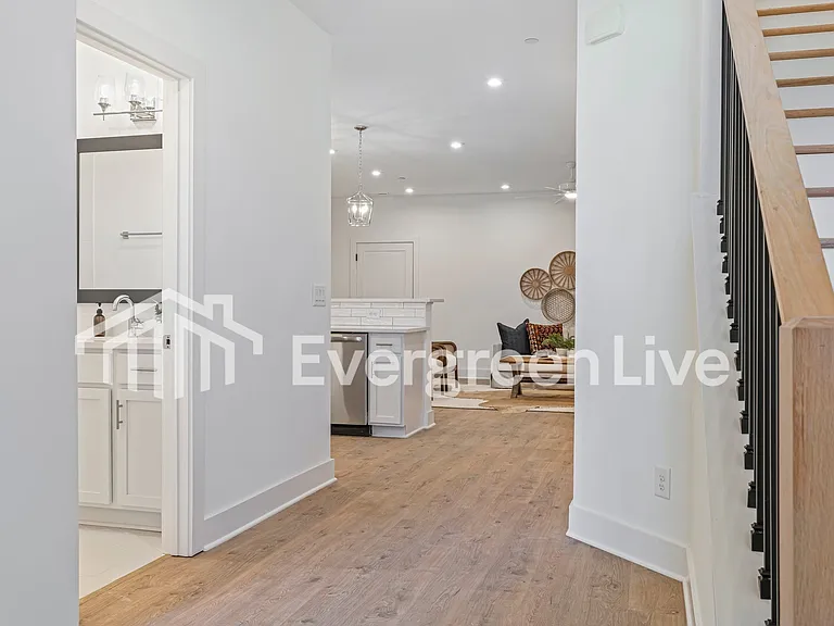 131 Leggo Ave — Photo 4