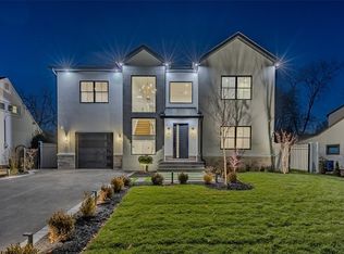 43 Hearth Ln, Westbury, NY 11590
