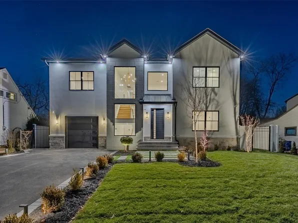 43 Hearth Lane, Westbury, NY 11590