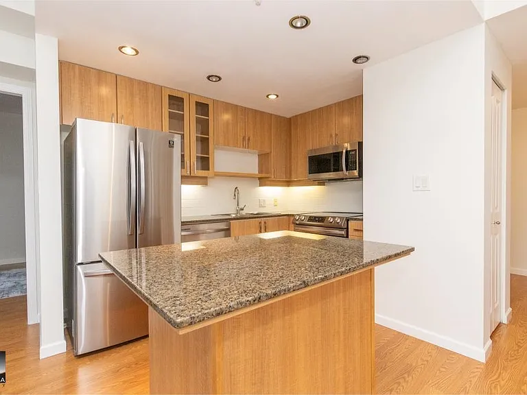 9232 University Cres #707 — Photo 9