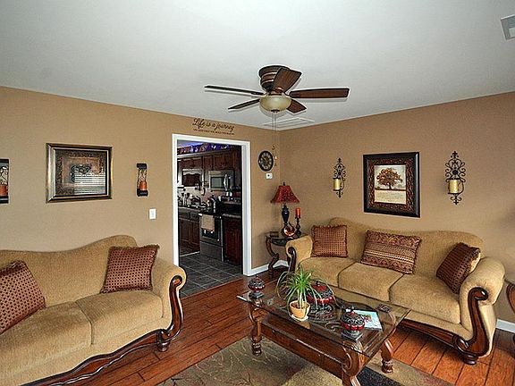 4th image of 662 McKean Dr