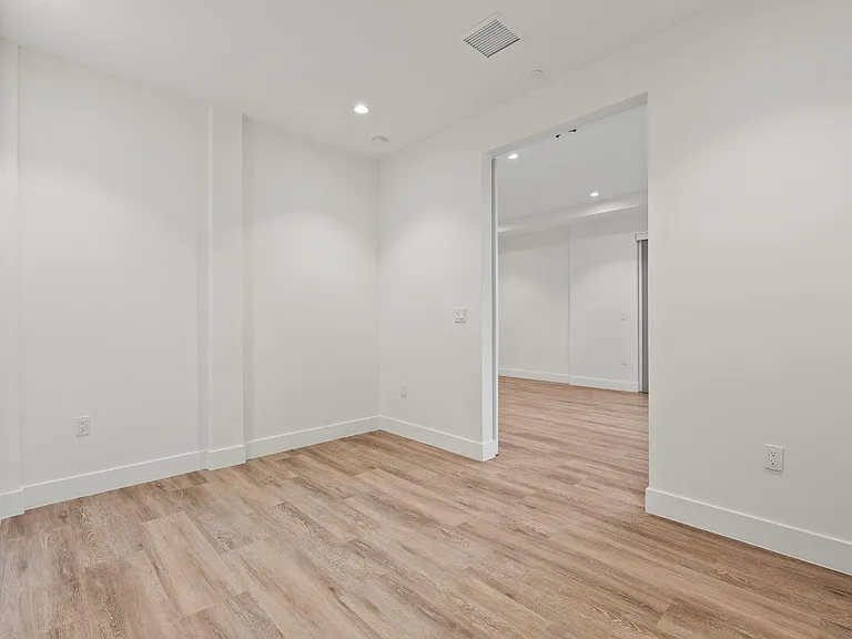 41 SW Seminole St #204 — Photo 16