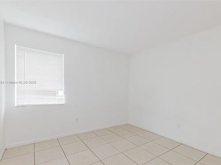 2020 NW 119th St #1122 — Photo 11