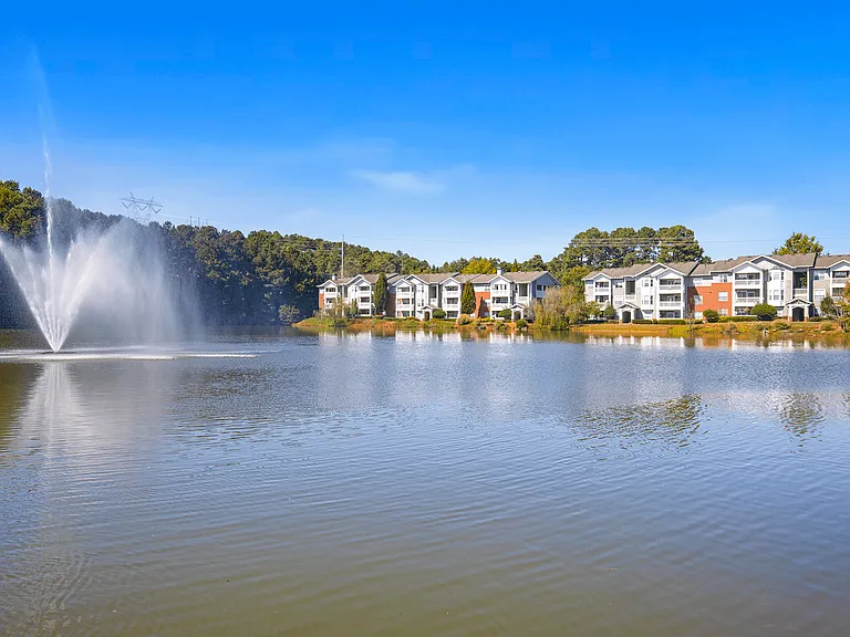Lakeside at Town Center Apartments — Photo 5