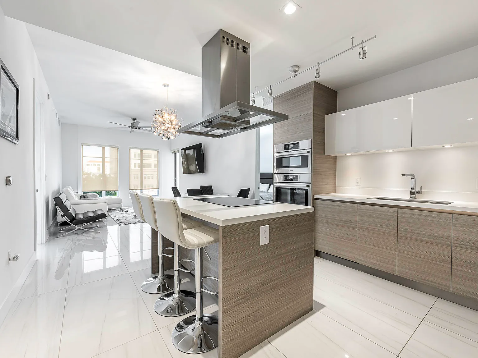 2 bed, 2.0 bath, 1213 sqft, $7,950 — Photo 4