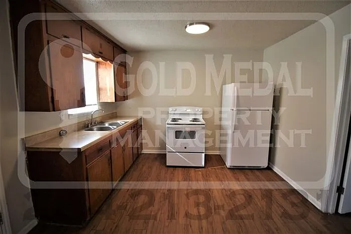 930 J R Ct — Photo 4