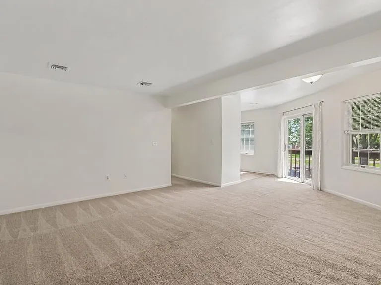 2712 Lisburn Rd — Photo 2