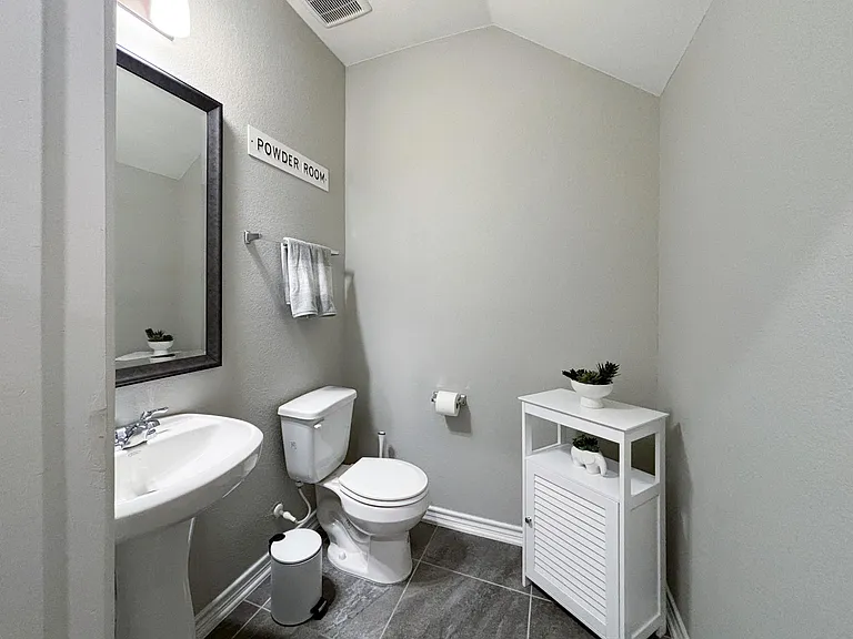 8134 Emmeline Dr — Photo 36