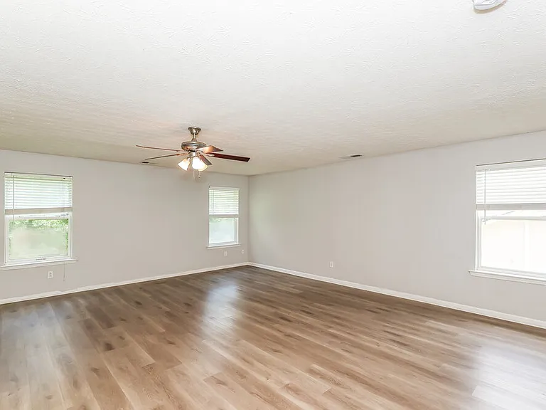 2894 Edgewater St SW — Photo 11
