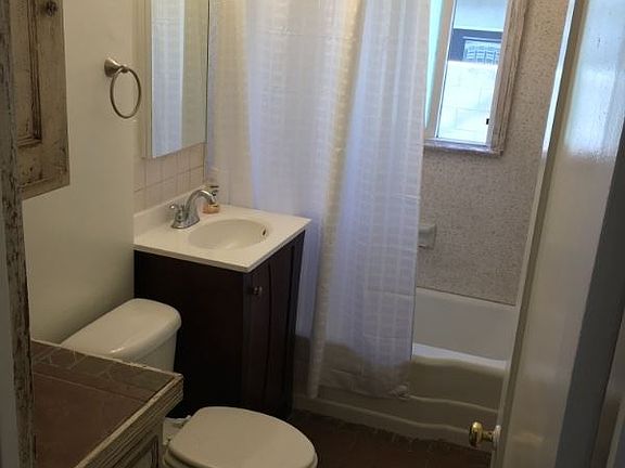 2nd image of 2302 N Catalina St