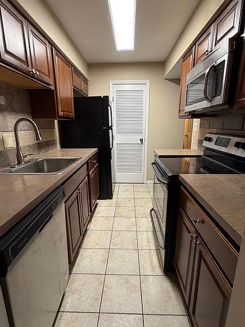 1st image of 14 Charleston Sq #31