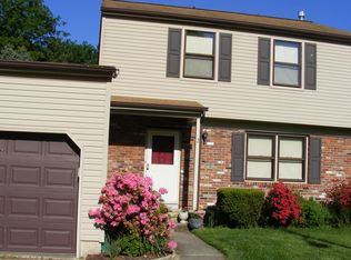 2 Beth Dr, Moorestown, NJ 08057