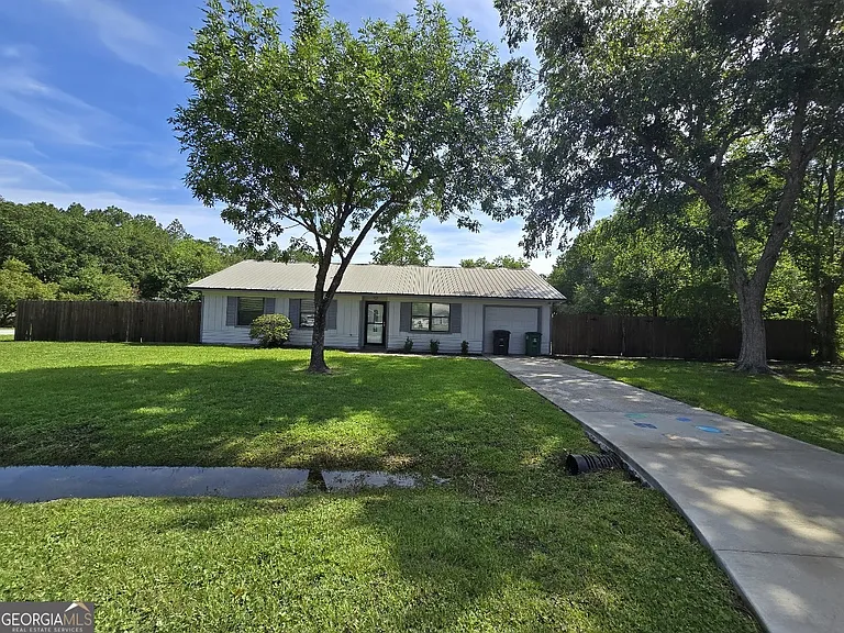 1001 Regal Rd — Photo 2