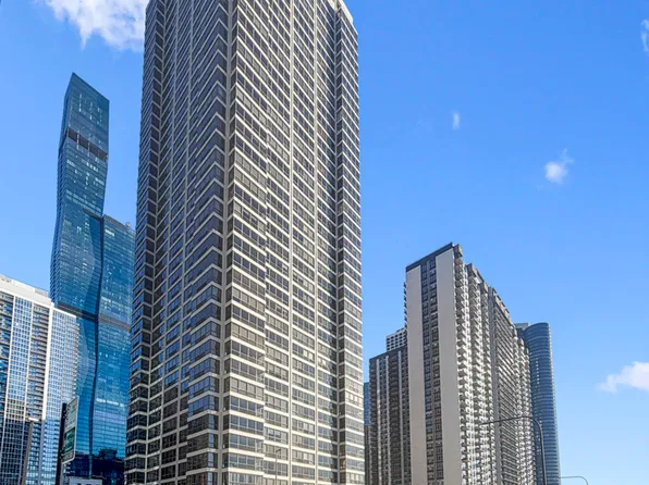 360 E Randolph St APT 2203, Chicago, IL 60601