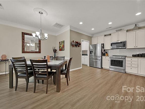 4th image of 5008 Blossom Point Dr