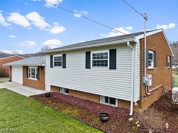 3rd image of 54 Oak Acres Cir