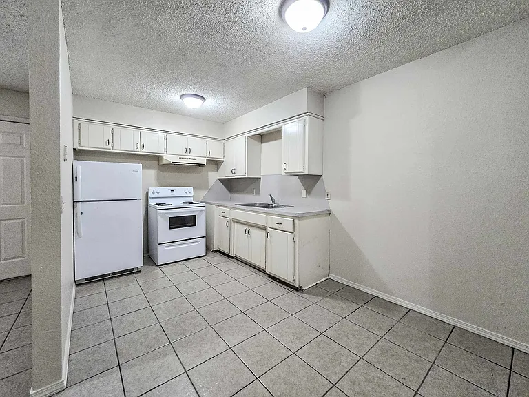 100 NE 2nd St #3 — Photo 4