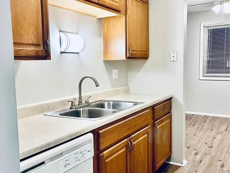918 Heritage Ct #304 — Photo 5