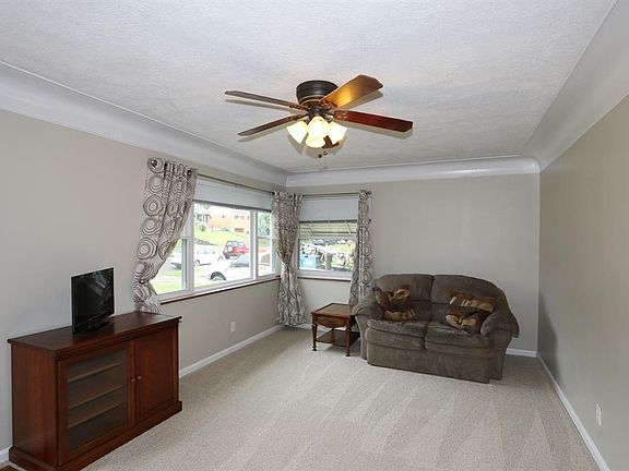 2nd image of 157 Ireland Ave