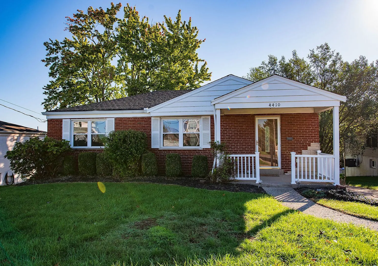 Bridgetown - Charming, Private 3 Bed W Huge Yard — Photo 1