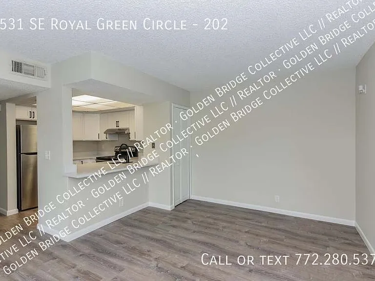 1531 SE Royal Green Cir #202 — Photo 5