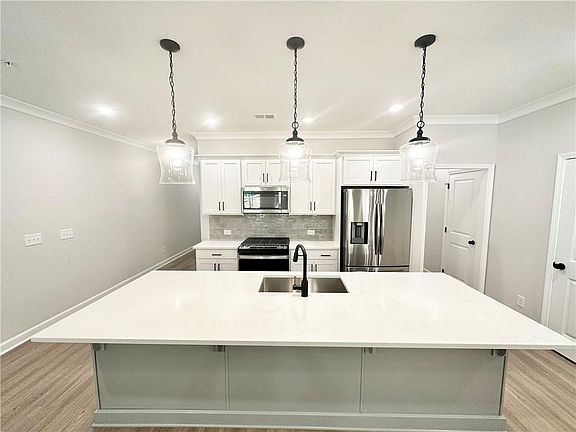 5th image of 118 Bluffington Way