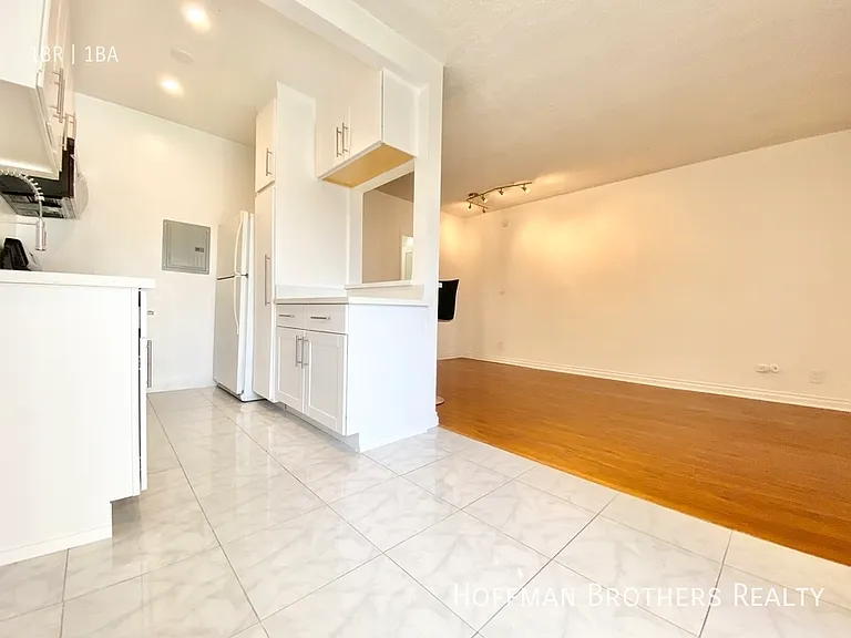 1313 N June St #209 — Photo 4