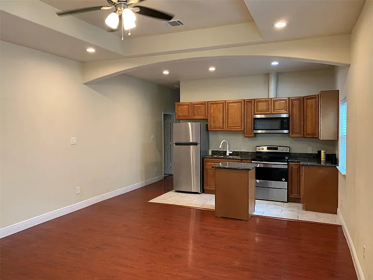 2614 Delano St N — Photo 2