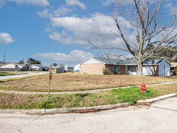 3rd image of 1501 Natchez Ln