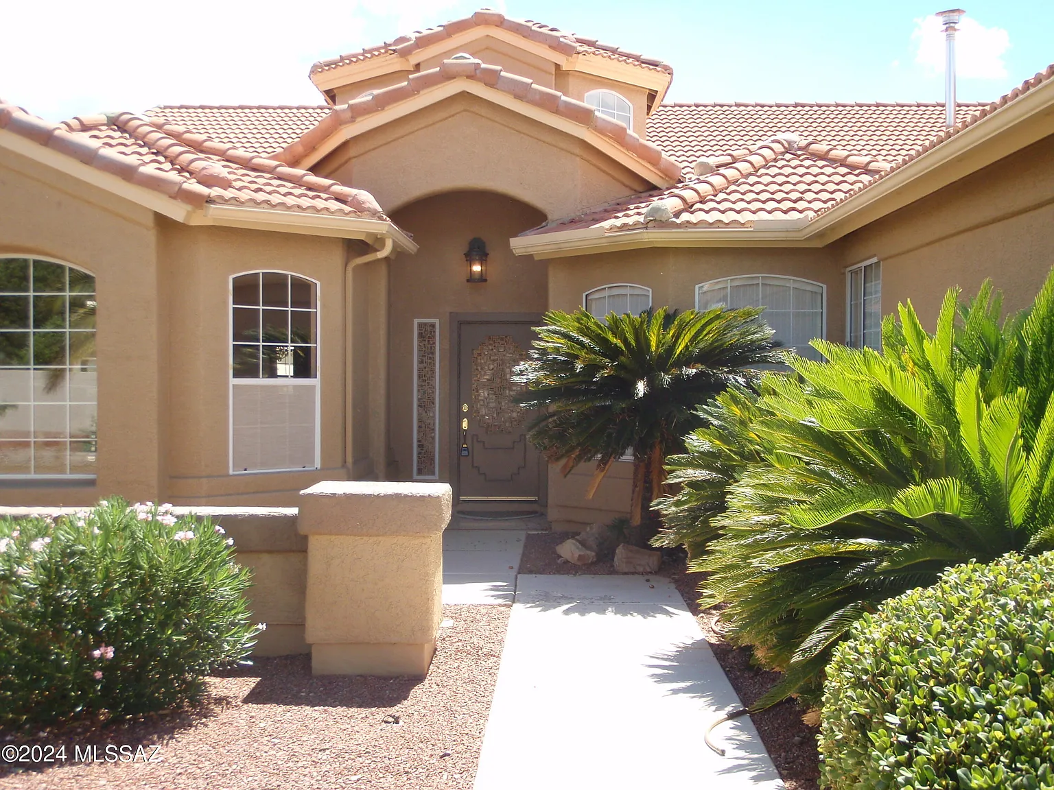 2 bed, 1.5 bath, 2728 sqft, $4,500 — Photo 2