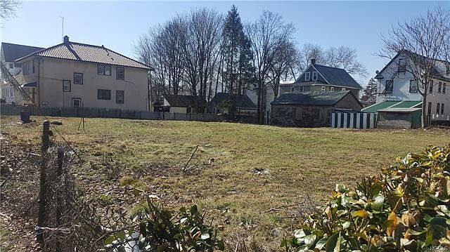 2nd image of 454 S 9th Ave