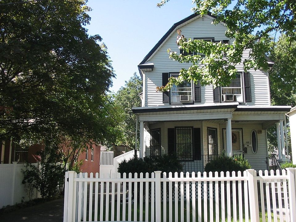 Beautiful 2 family house dettached, 4 car driveway, 1 car garage 