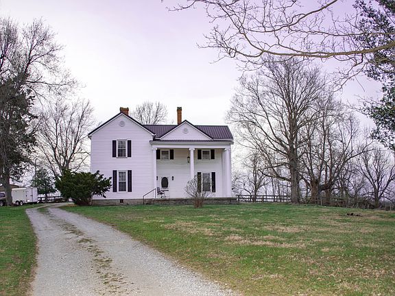 Country Charm on Wades Mill. Over 3000 square feet with 2 b