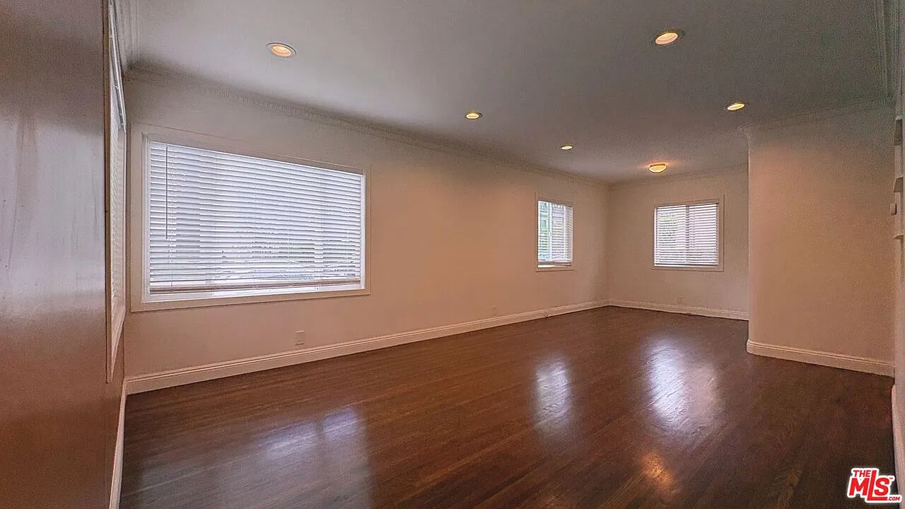 1206 S Cochran Ave — Photo 4