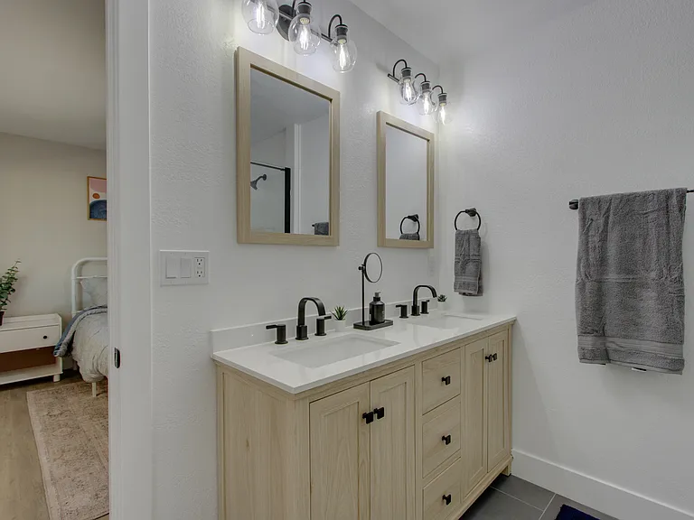 38 E Geneva Dr — Photo 26