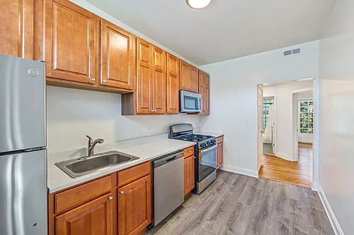 718 Simpson St #3W Photo 1