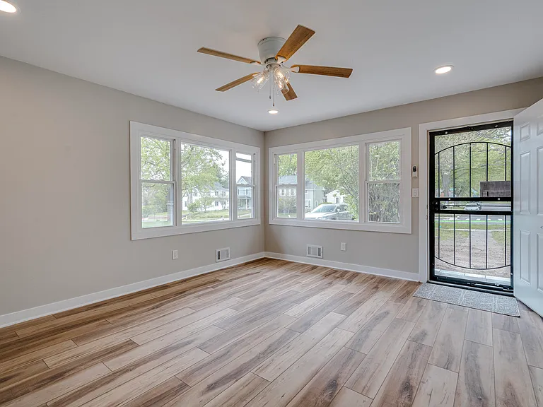 1334 Miller Ave — Photo 6