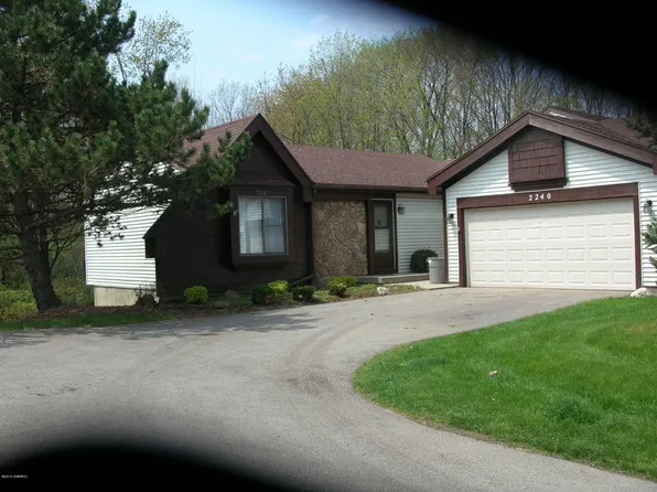 2240 Bridle Creek St SE, Kentwood, MI 49508