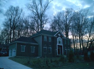 7621 Fisher Dr, Falls Church, VA 22043