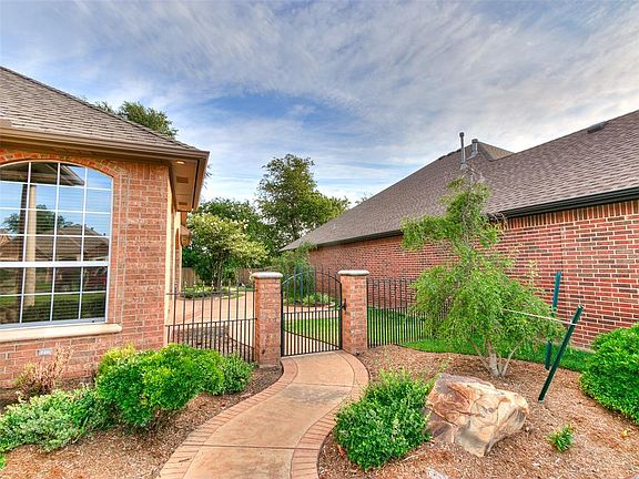 5th image of 1121 River Birch Dr