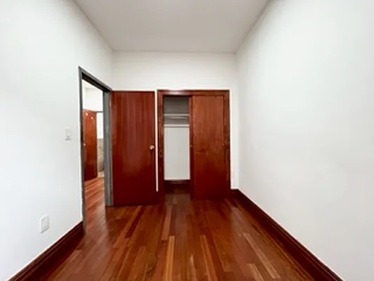 Rented by Bond New York | media 8